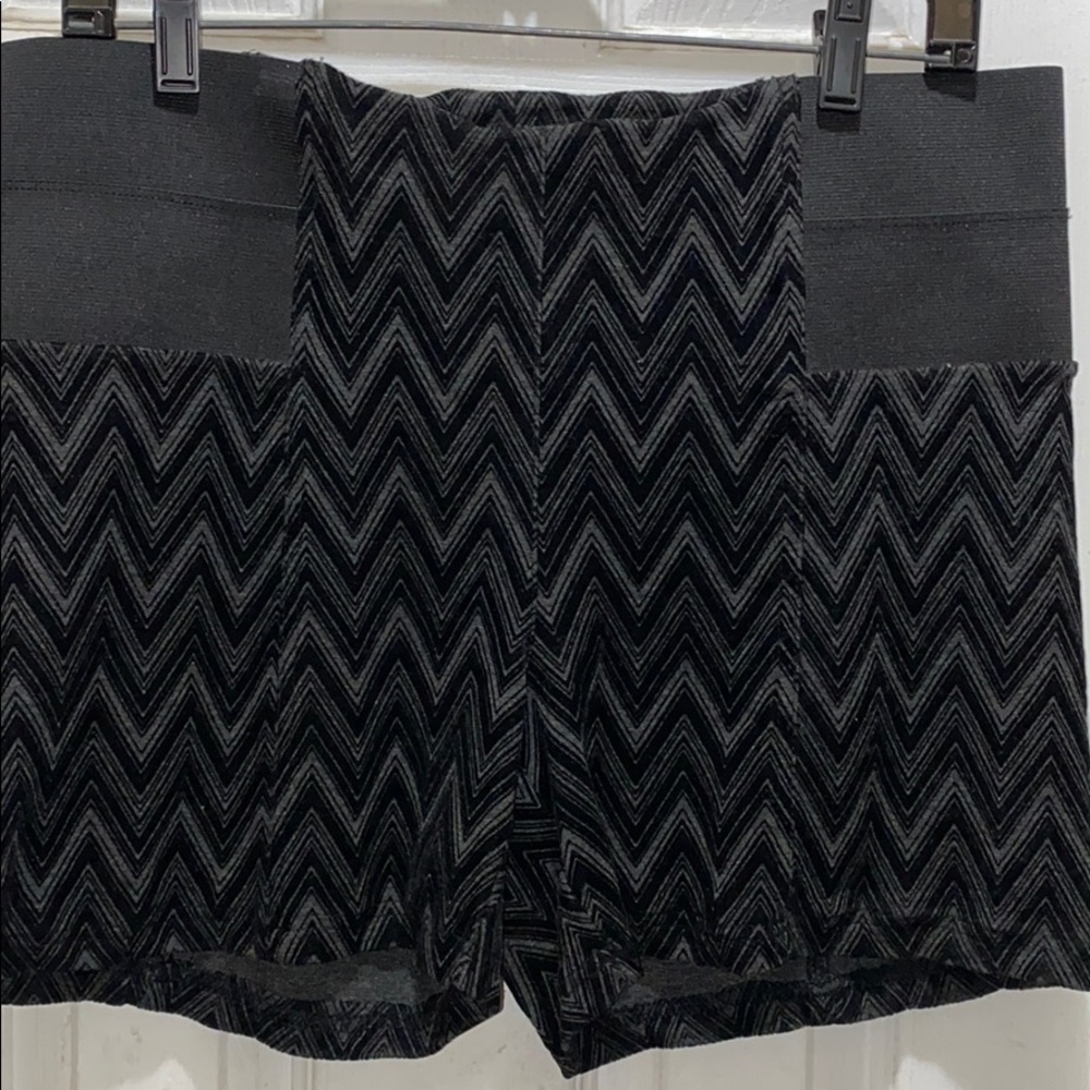 BLACK/GRAY WINTER SHORTS